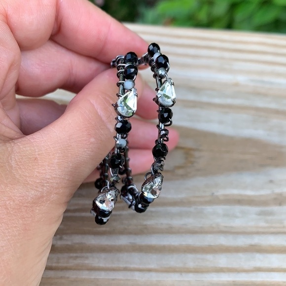 Handcrafted hoop earrings with crystals and beads - Picture 5 of 7